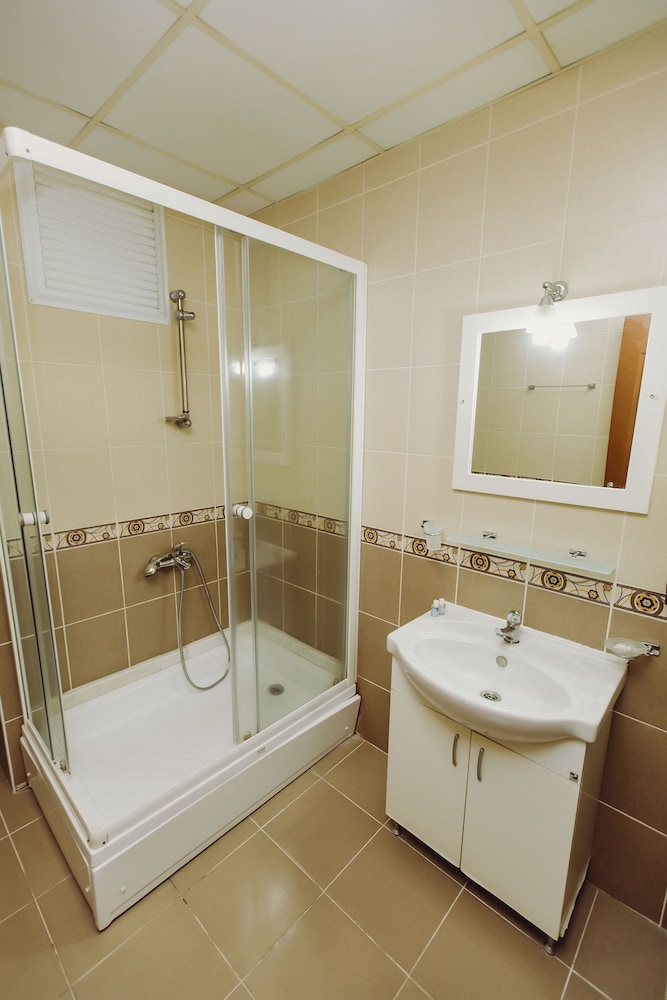 Ozalp Han Hotel 15/16