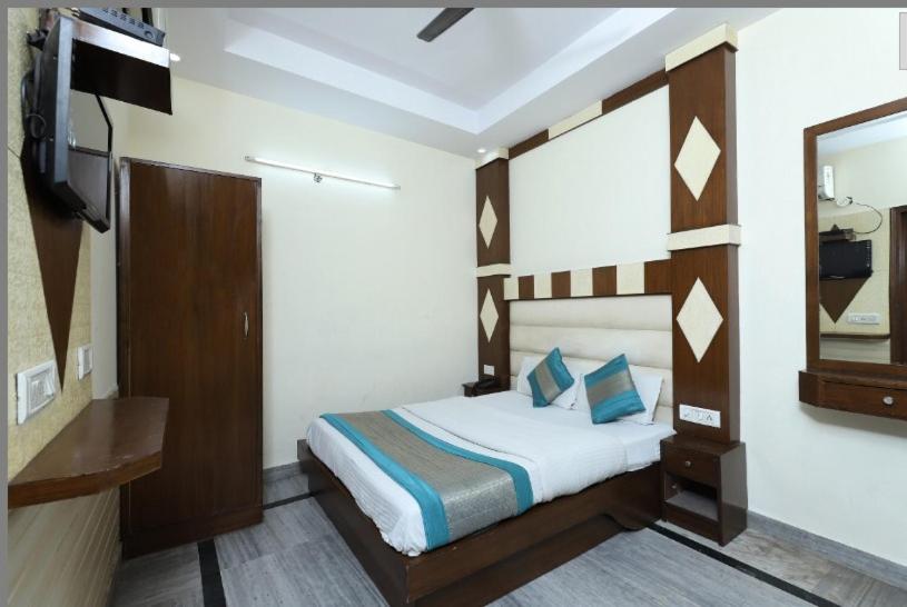 Lord Krishna Dx Inn Hotel 14/33