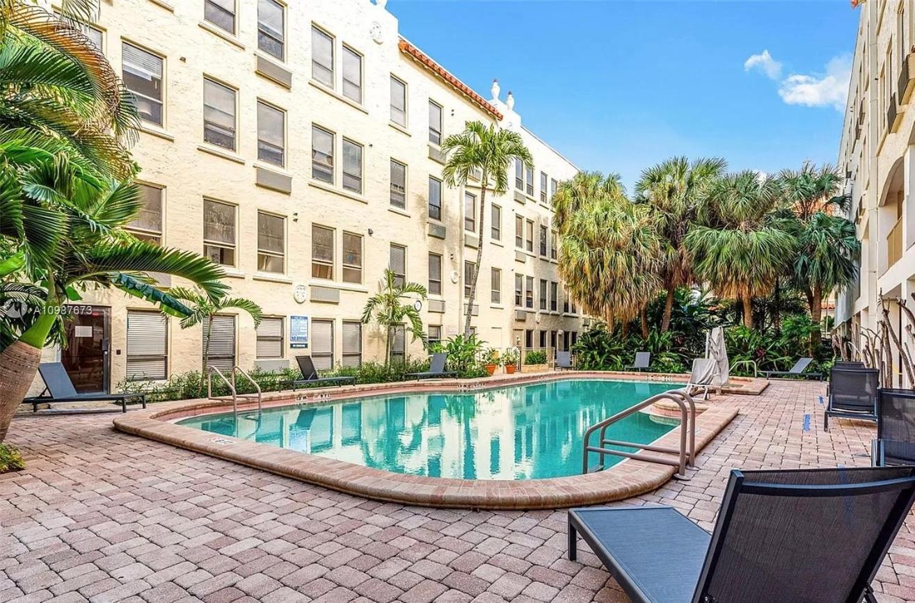 Hemingway Suites at Palm Beach Hotel Island 50/50