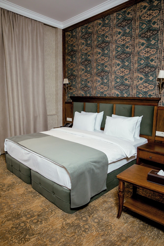 Midway Baku Hotel 32/68