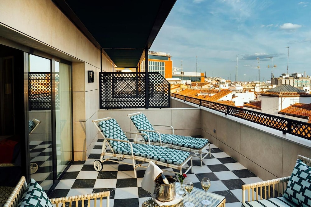 Casa Verbena Madrid, Outset Collection by Hilton 3/46