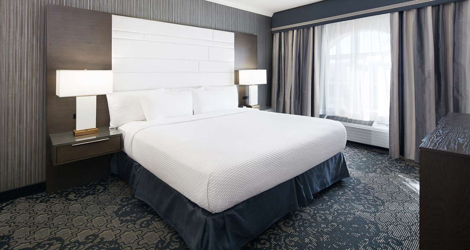 2 Rooms, Tower, Suite, King Bed, Sofa, Jetted Tub