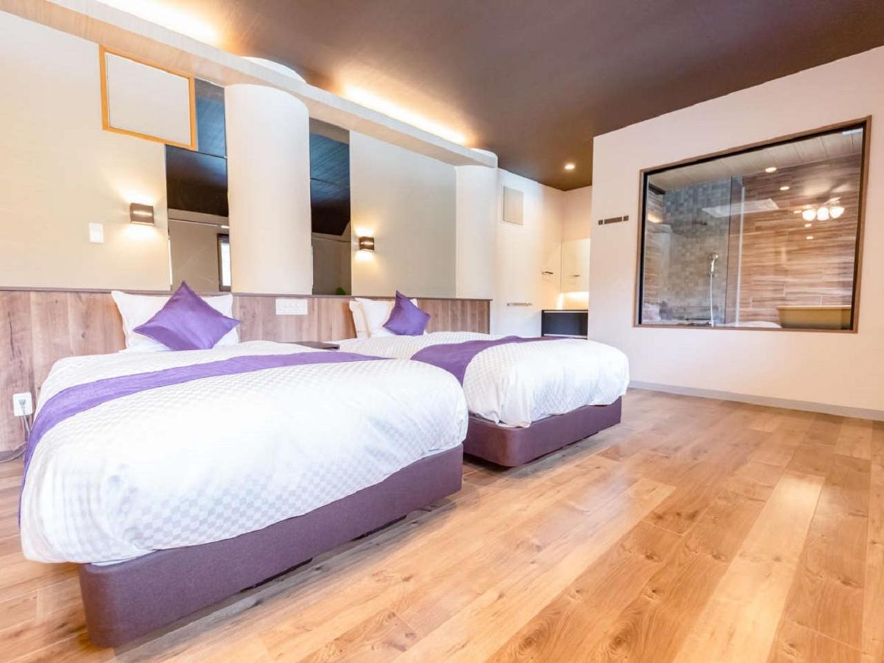 Superior, Twin Beds