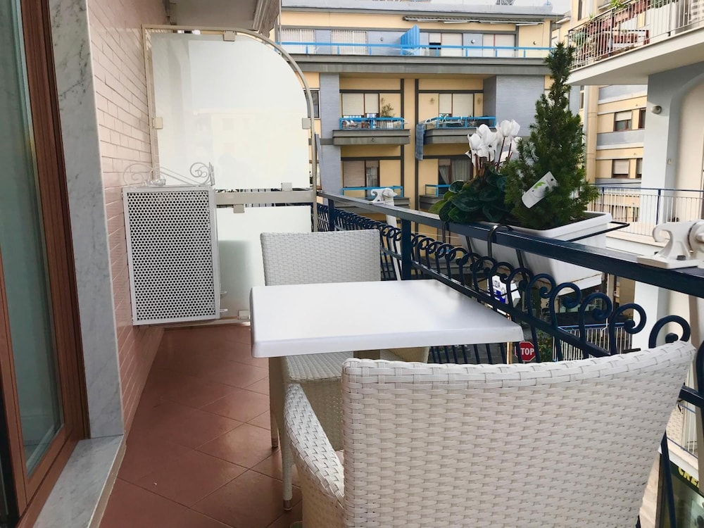 Bougainvillea Relais 39/50