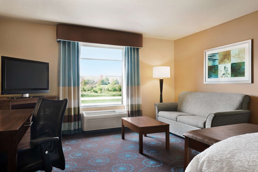 Hampton Inn Suites Grafton 26/46