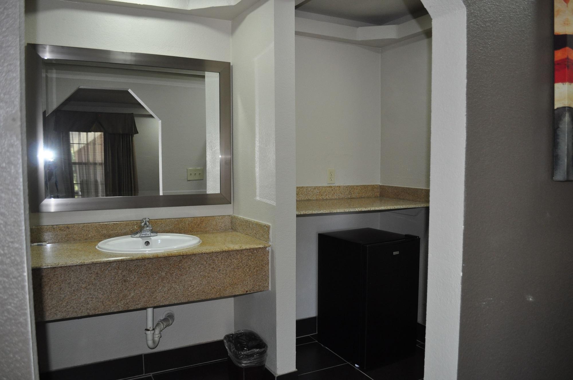 Downtown Suites Dallas 19/20