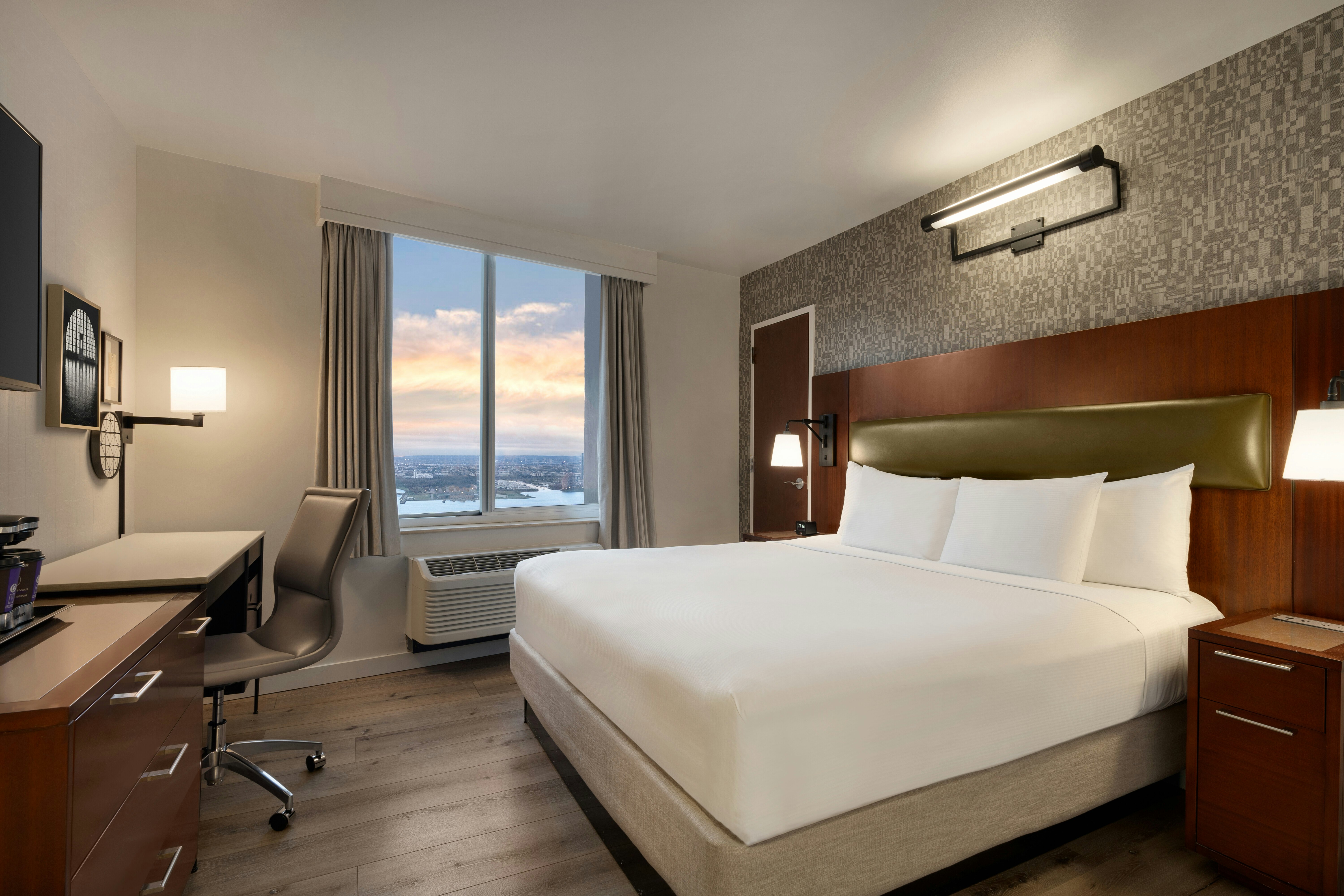 DELUXE, KING BED, RIVER VIEW