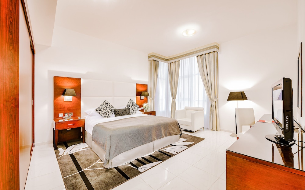 Golden Sands Hotel and Residences 12/71