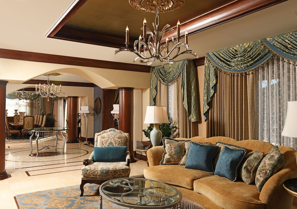 THE BROADMOOR 43/73