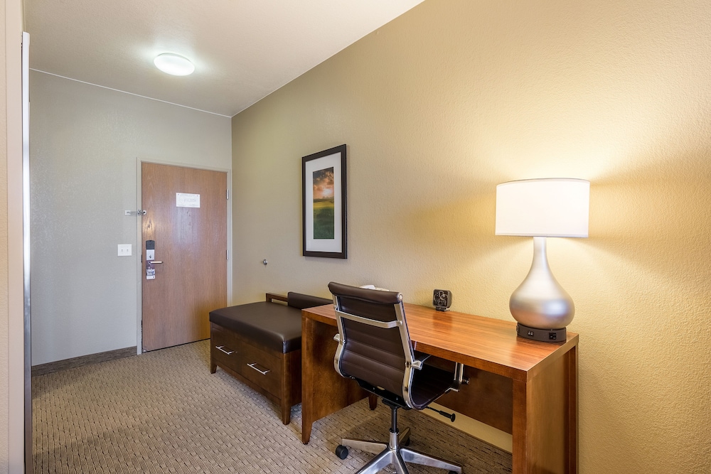 Comfort Suites Burlington, IA 26/30