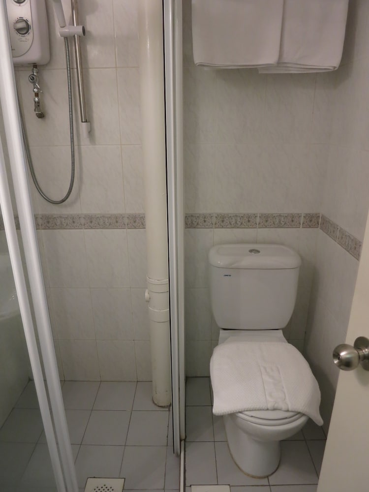 Perak Hotel 50/51