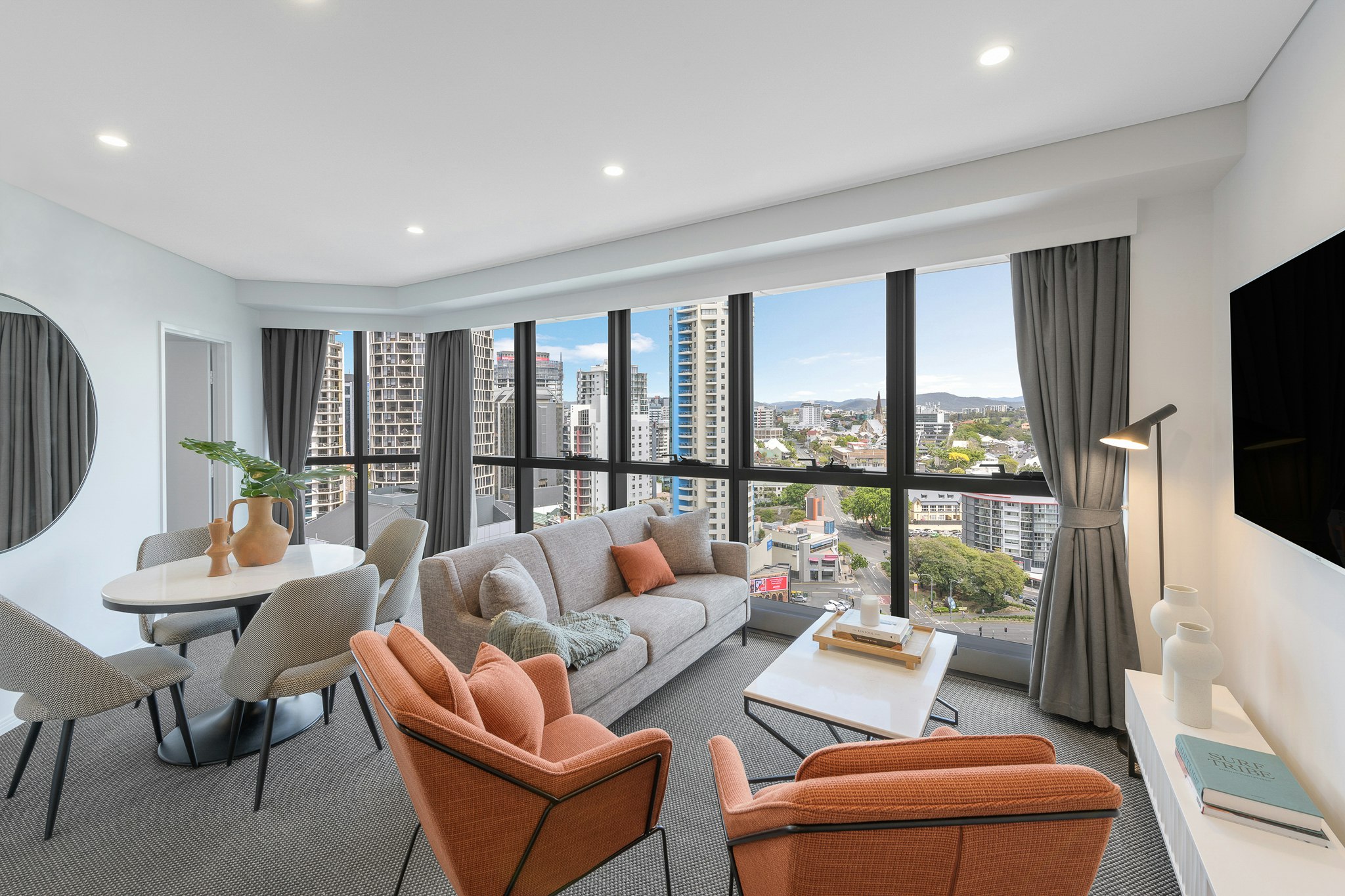 Meriton Suites Adelaide Street 11/17