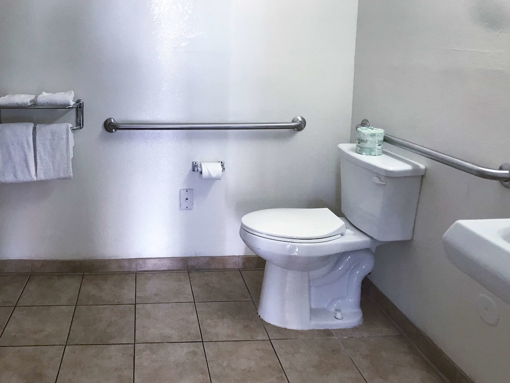Motel6 Visalia, CA 25/50