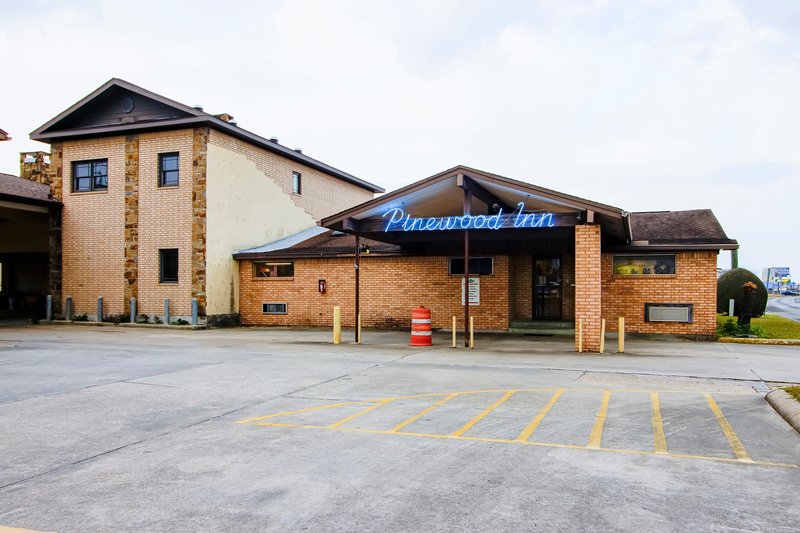 OYO Pinewood Inn & Suites Silsbee 12/20
