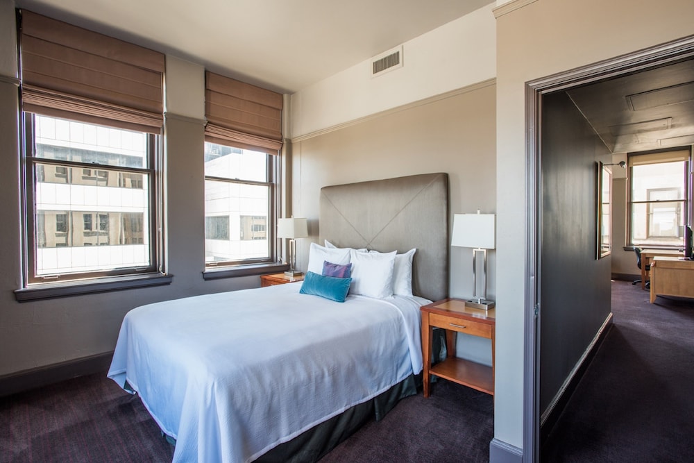Magnolia Hotel Dallas Downtown 10/67
