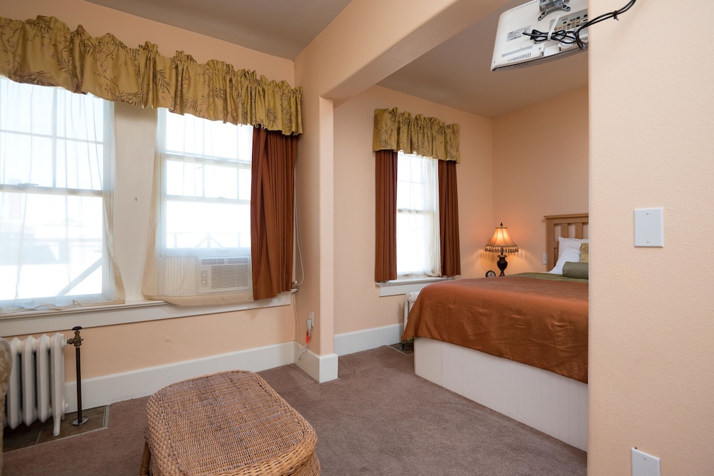 Historic Hotel Condon 22/50