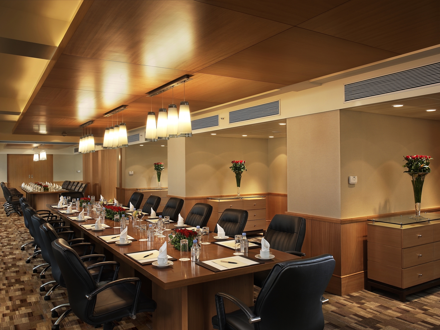 The Leela Mumbai - Resort Style Business Hotel 39/44