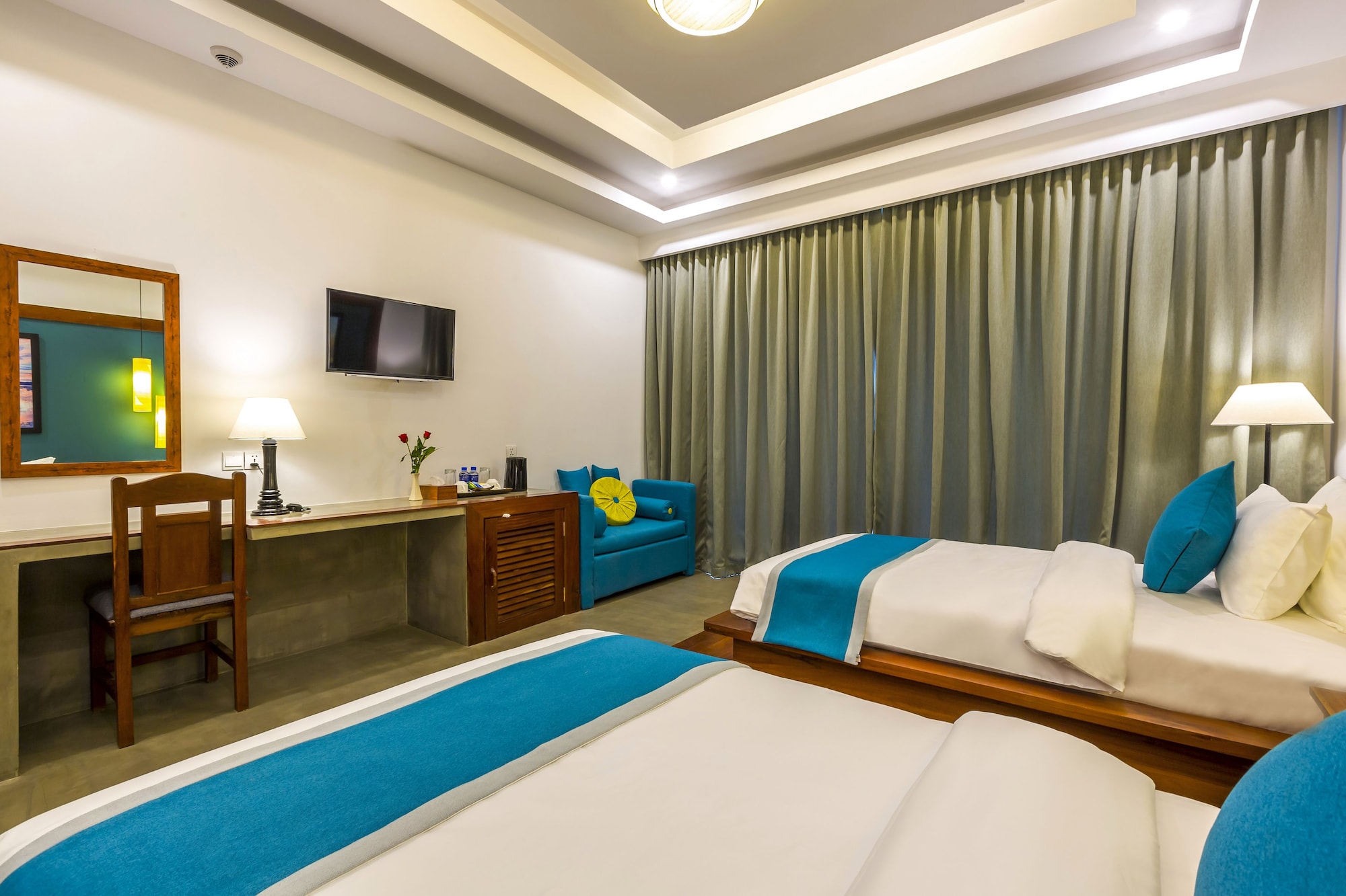 Landmark, Suite, Twin Beds, Pool View