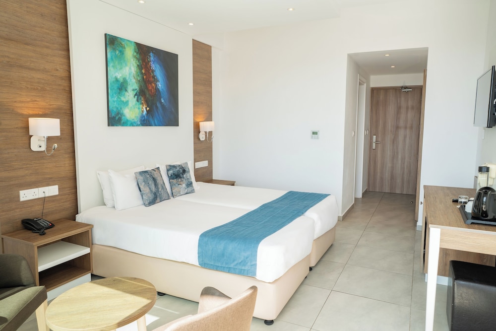 1 BEDROOM, DESIGN, DOUBLE OR TWIN BED, SEA VIEW