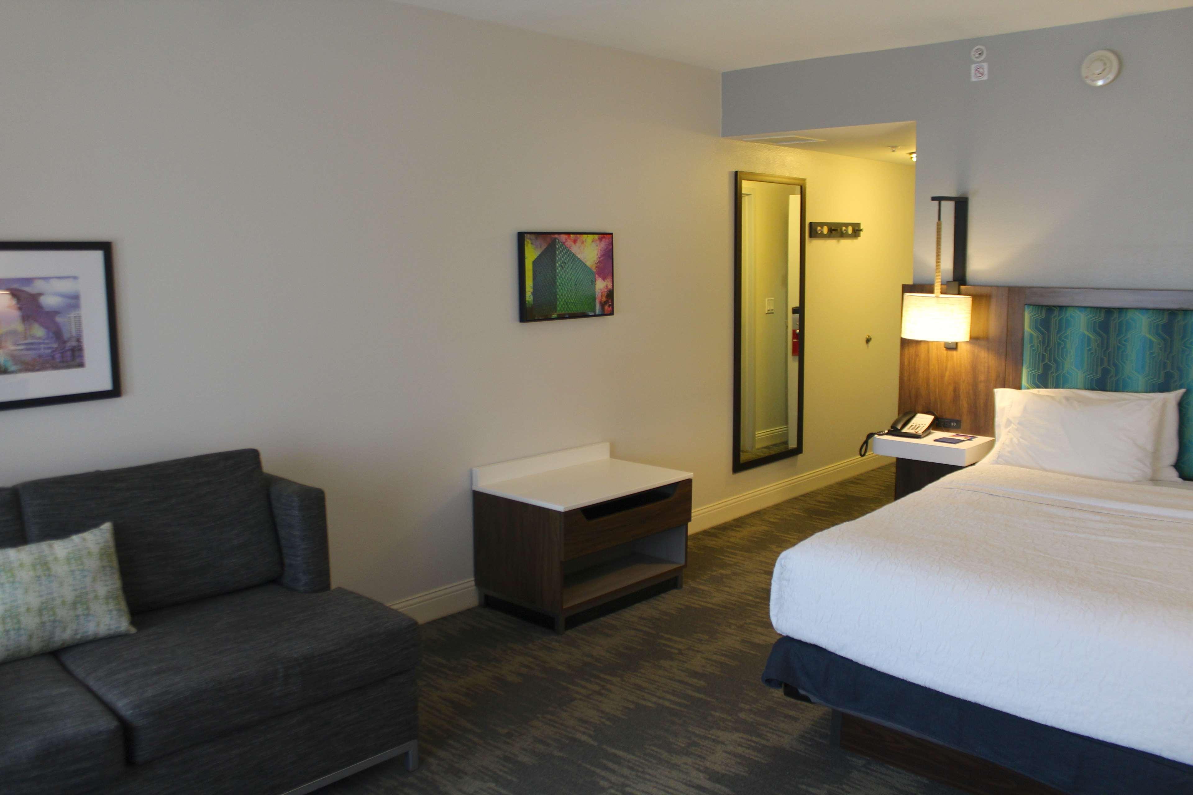 PREMIUM, KING BED, SOFA