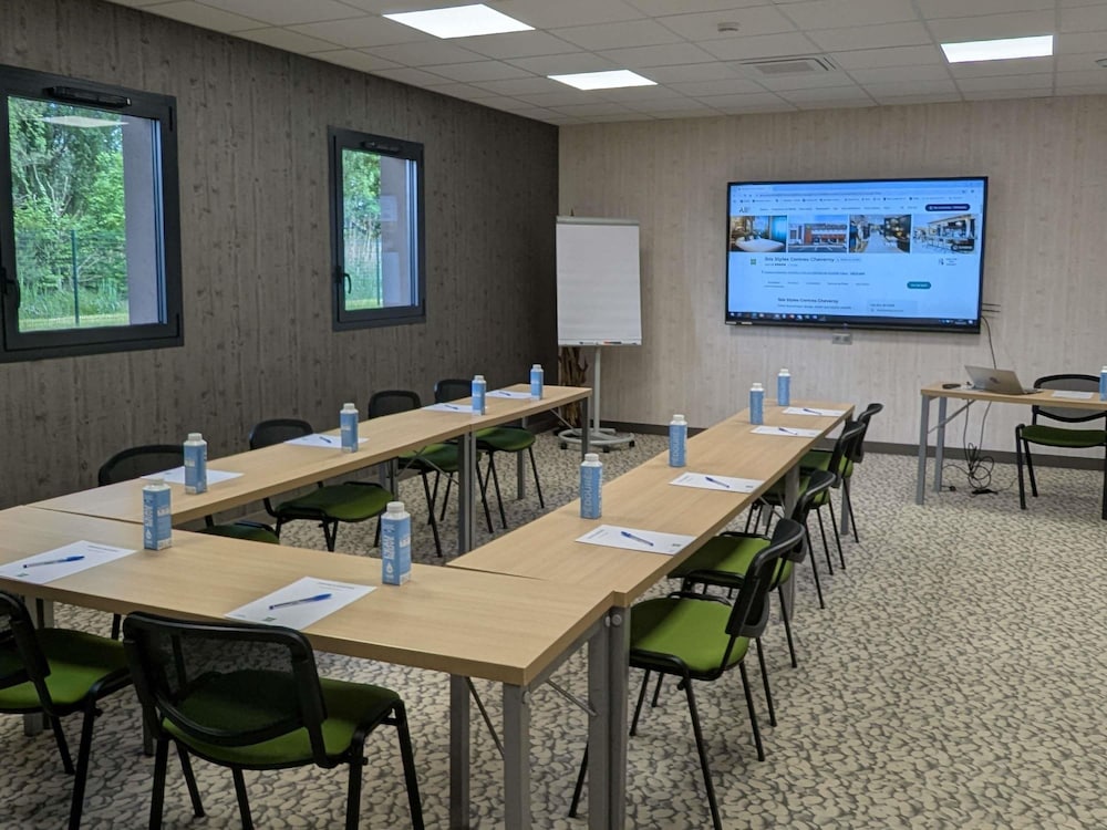Ibis Styles Contres Cheverny 35/46