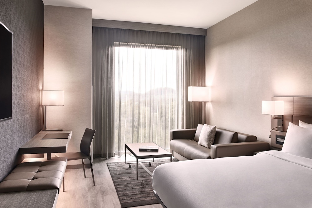 AC Hotel by Marriott Nashville Brentwood 8/40