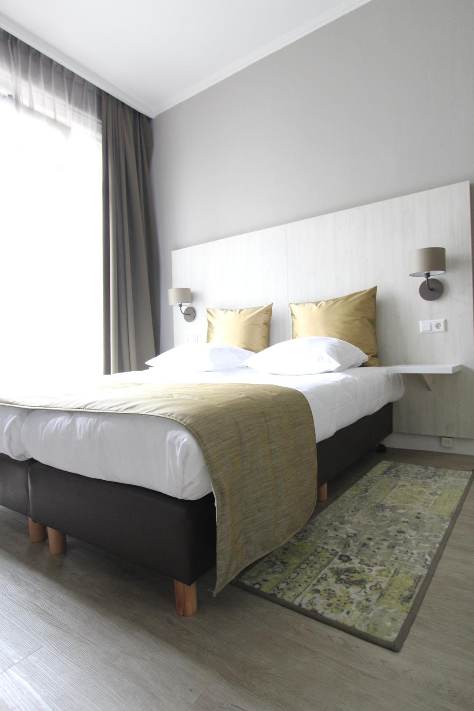 Room, 3 Beds