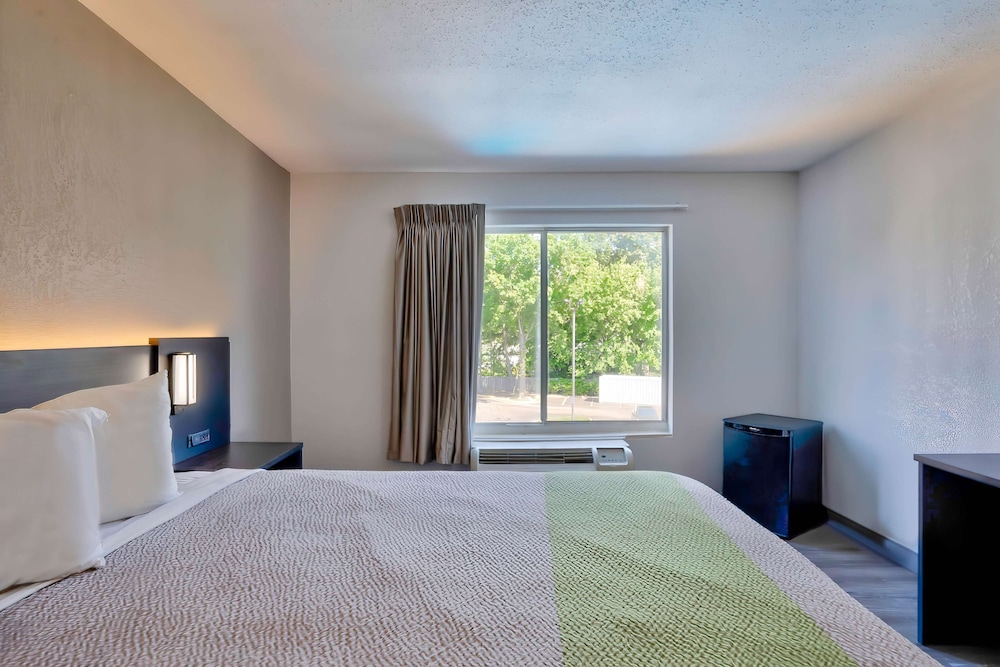Motel6 Virginia Beach, VA 19/42