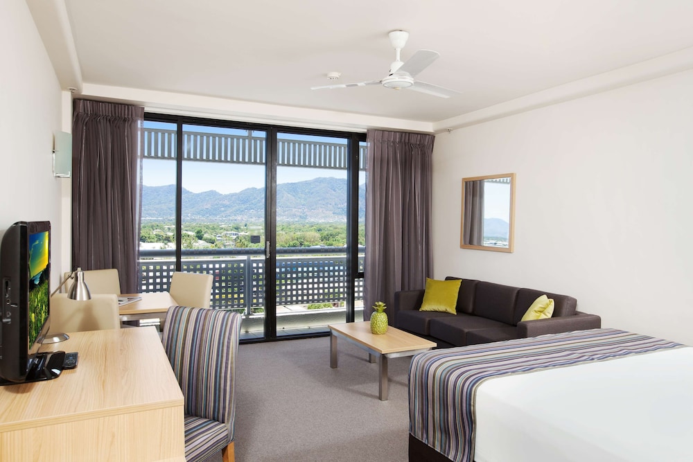 Rydges Esplanade Resort 48/68