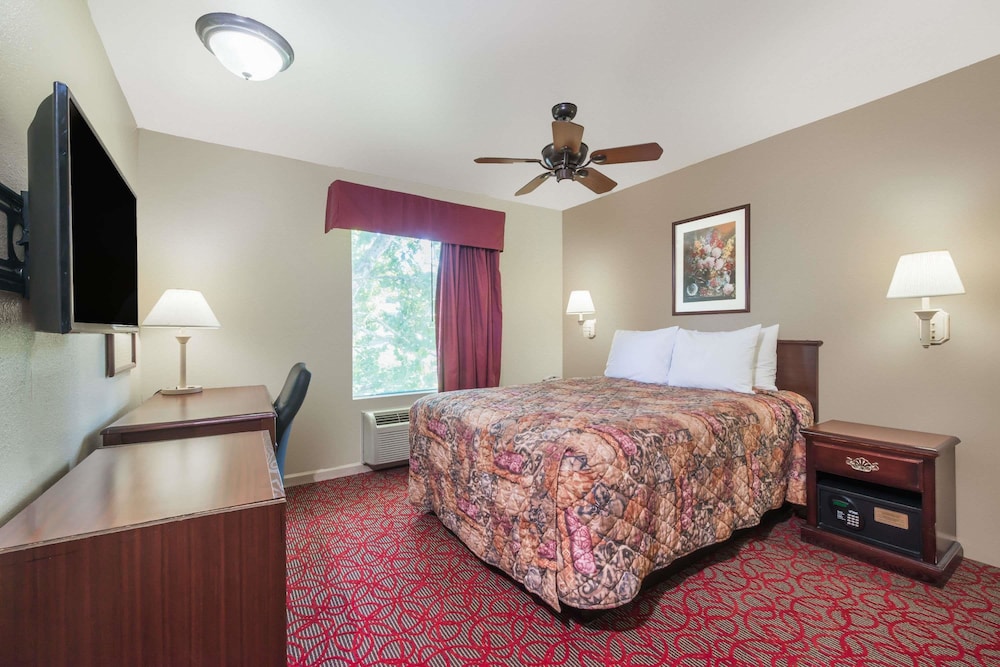 Days Inn By Wyndham St Peters/St Charles 15/28