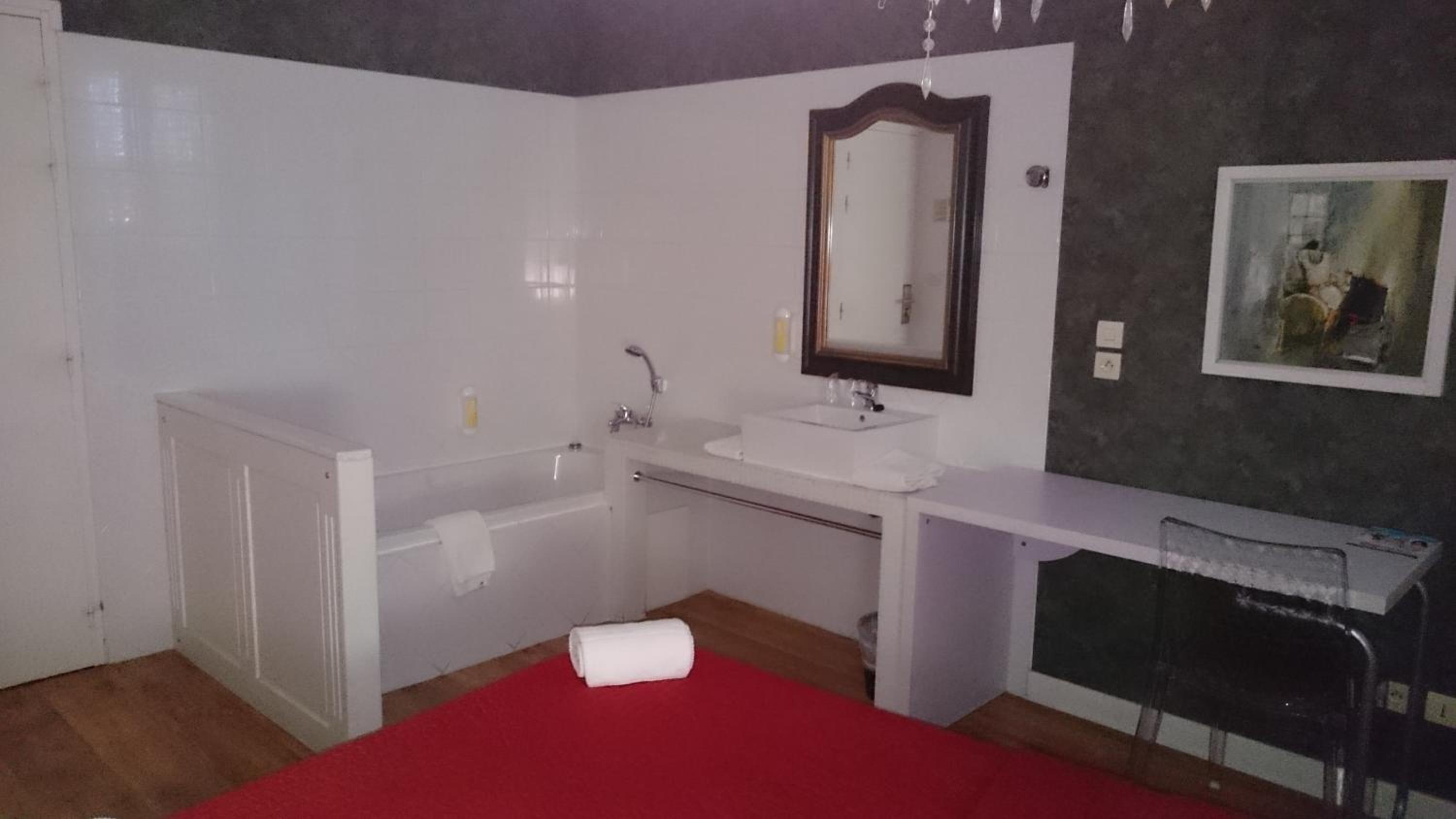 P'TIT DEJ-HOTEL MARTIGUES LE 5 56/57