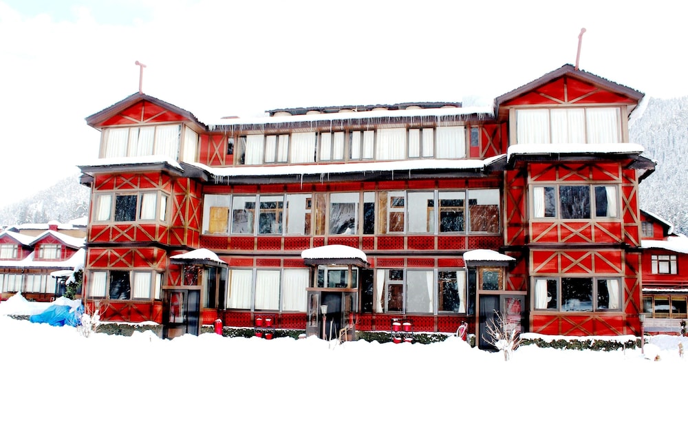 PAHALGAM HOTEL 2/39