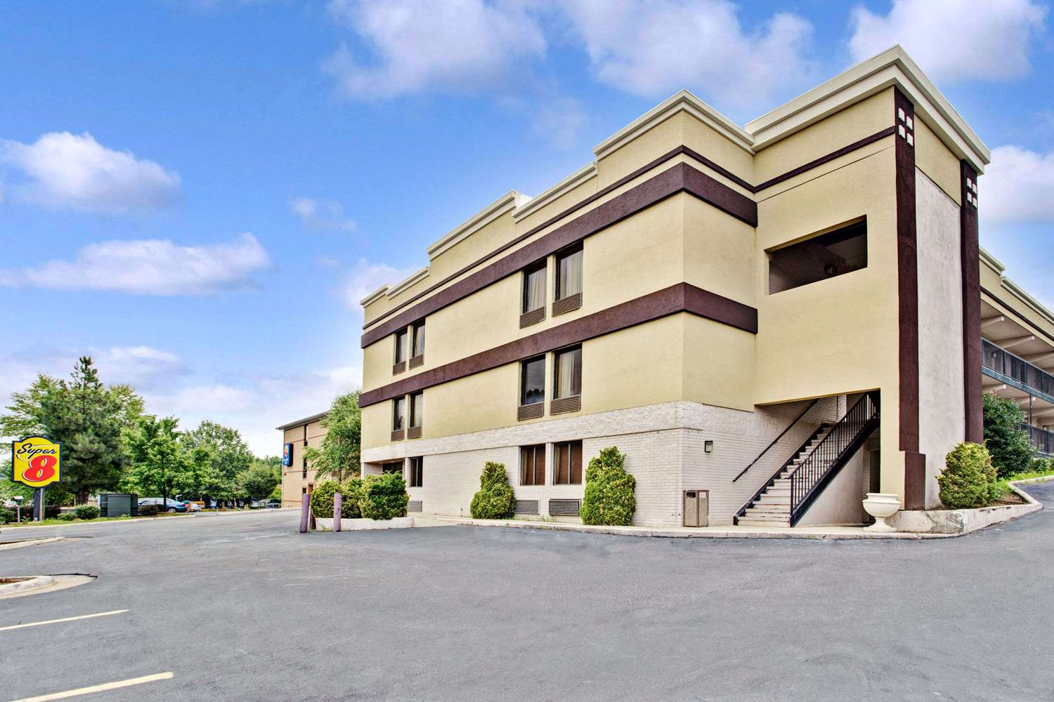 Super 8 by Wyndham Raleigh Downtown 23/26