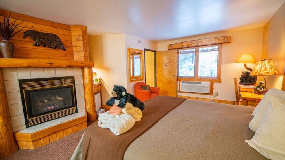 Spearfish Canyon Lodge 10/75