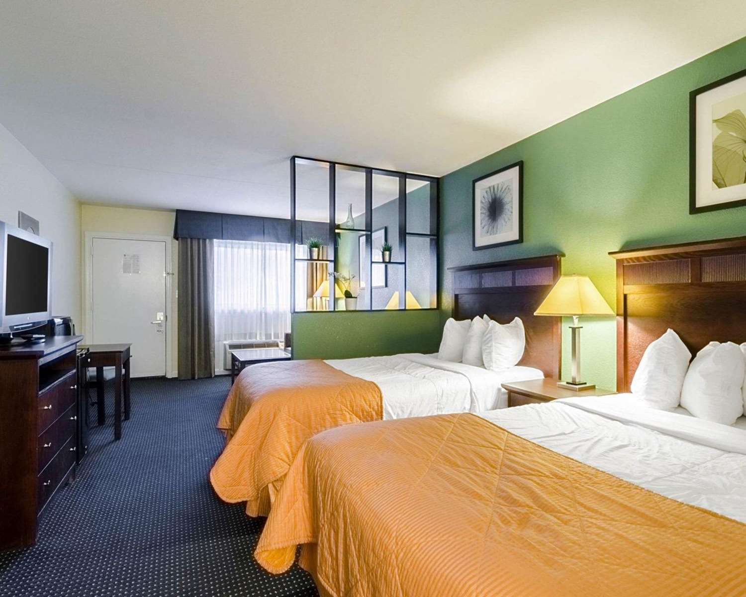 SUITE, 2 DOUBLE BEDS