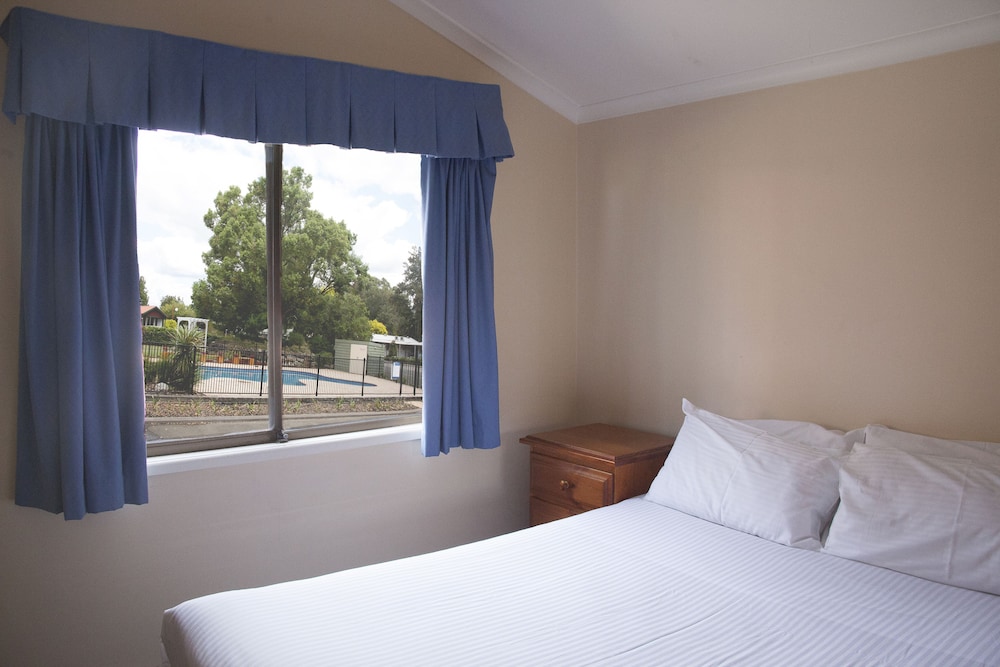 Nepean Shores Riverside Resort & Conference Centre 10/45