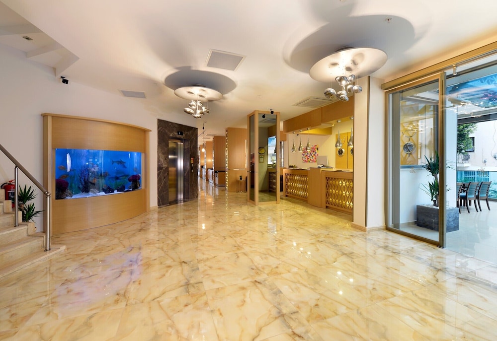 Aurasia Design Hotel 10/70