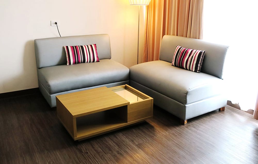 Samran Place Hotel 33/45