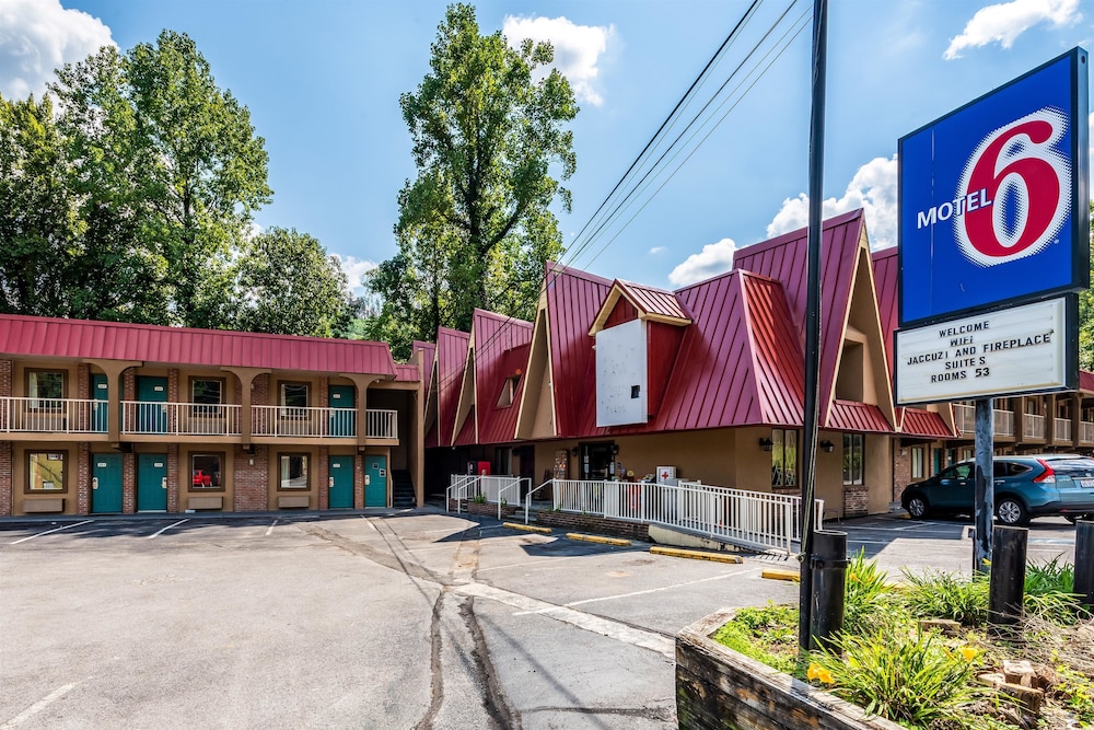 Motel6 Gatlinburg, TN - Smoky Mountains 36/40