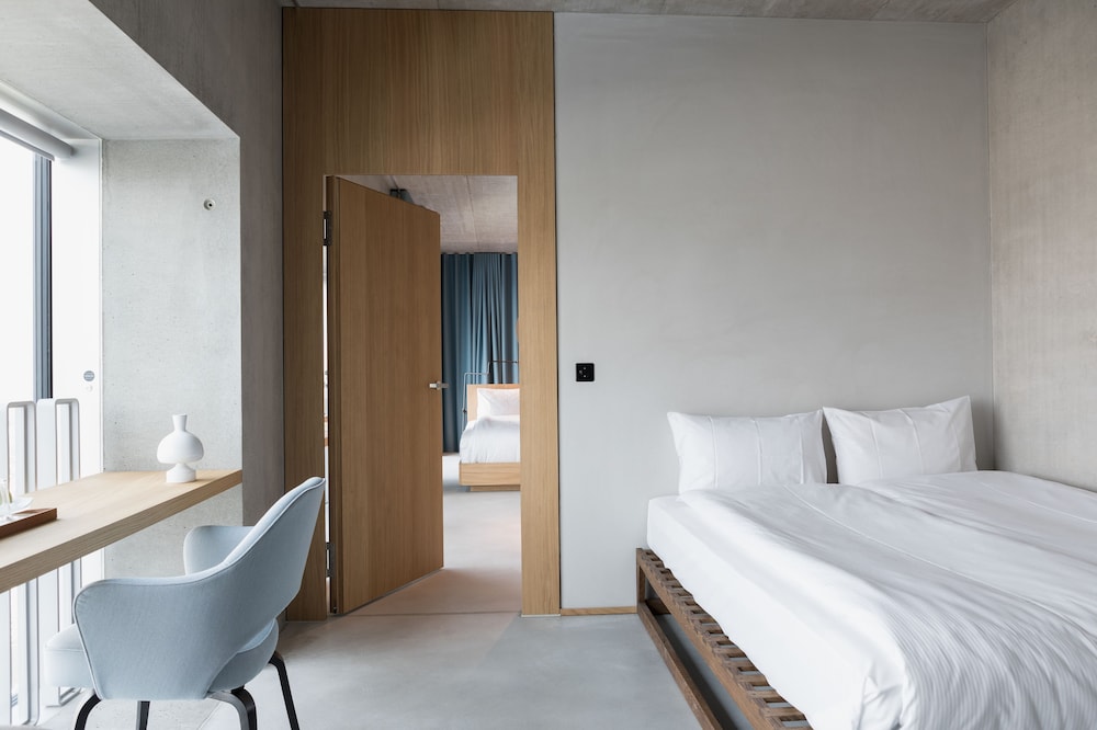 Placid Hotel Zurich 10/69