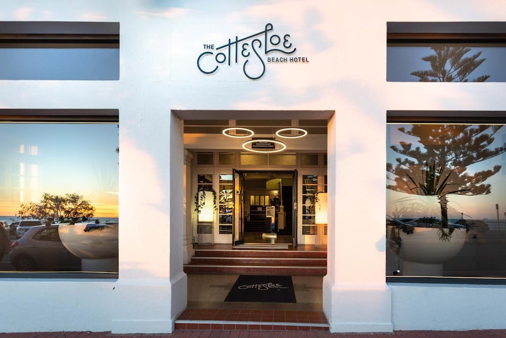 Cottesloe Beach Hotel 9/68