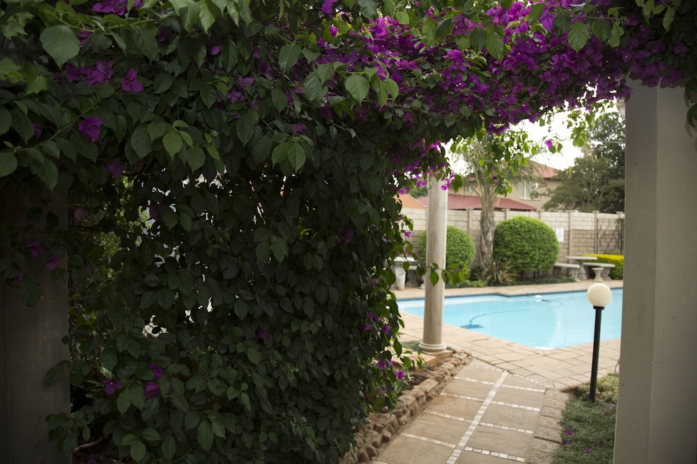 Xaviera Guest House 25/35