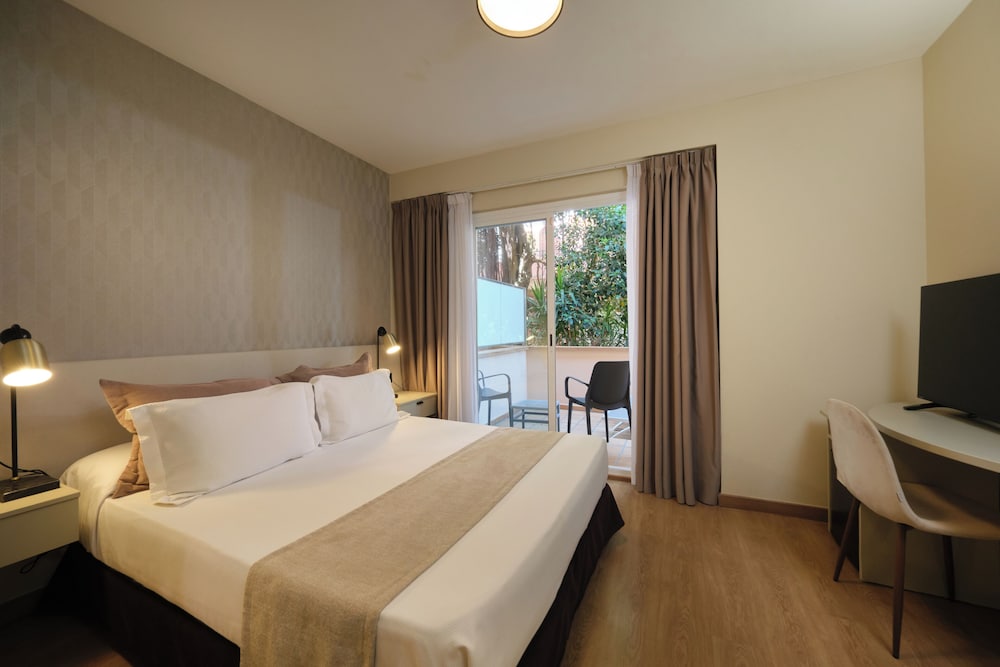 ROOM, DOUBLE OR TWIN BED, TERRACE