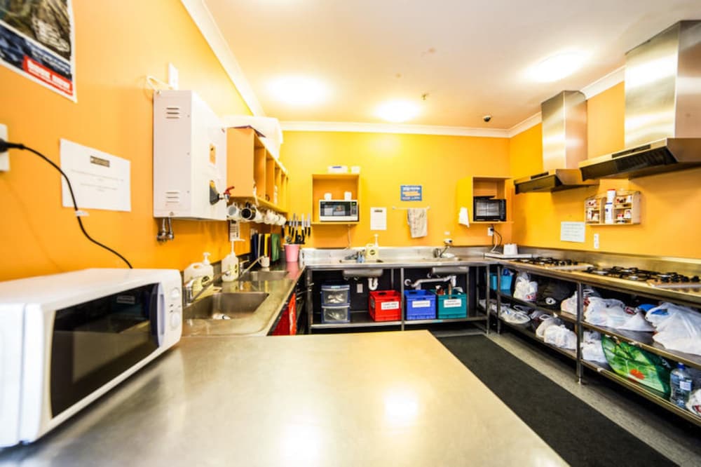 Nomads Capital Backpackers Wellington- Adults only 44/63