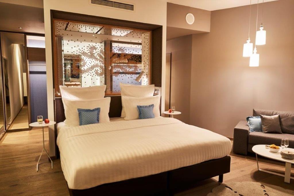 Executive, Suite, Queen Bed