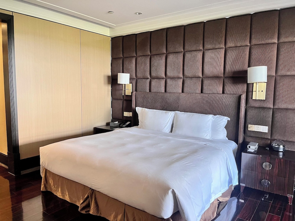Party, Single Bed