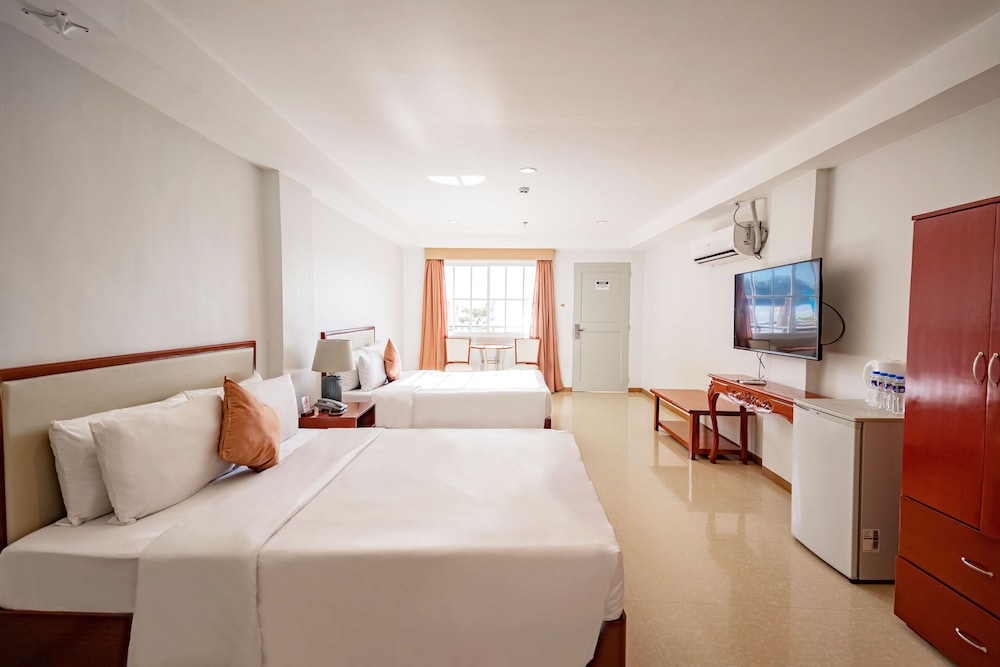 ROOM, BEACH FRONT