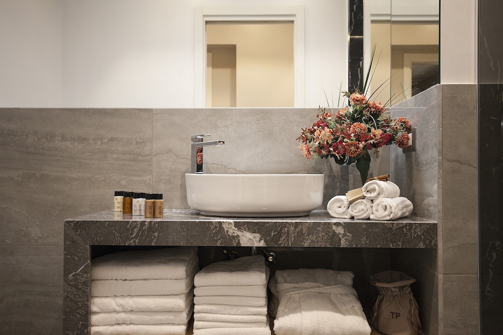 Roman Holidays Boutique Hotel 5/69