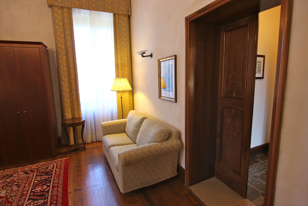 HOTEL VILLA GIONA 48/77