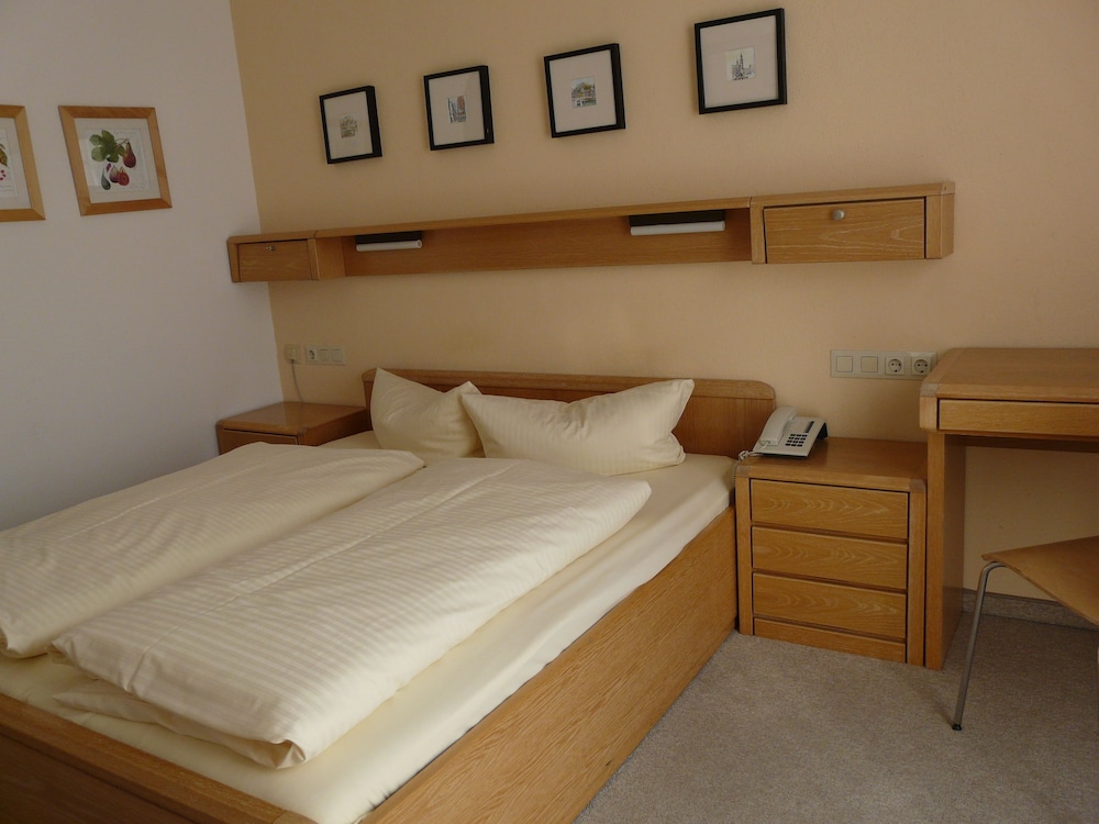 Hotel Roter Hahn Bed and Breakfast 4/44